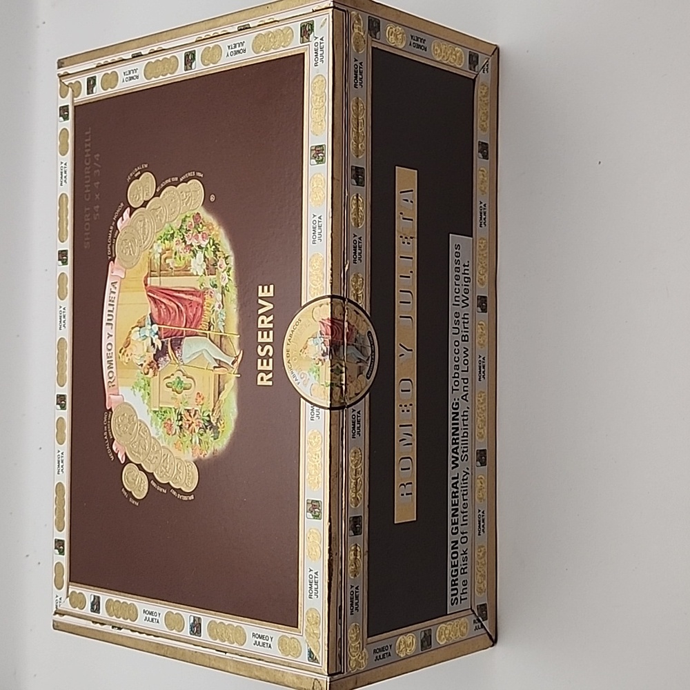 Romeo Y Julieta Churchill Wooden Cigar Box